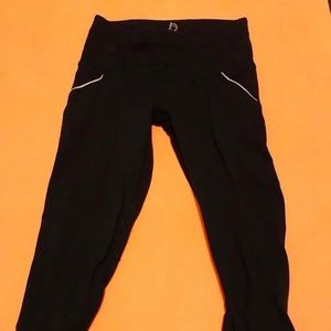 Black athleta mid length leggings